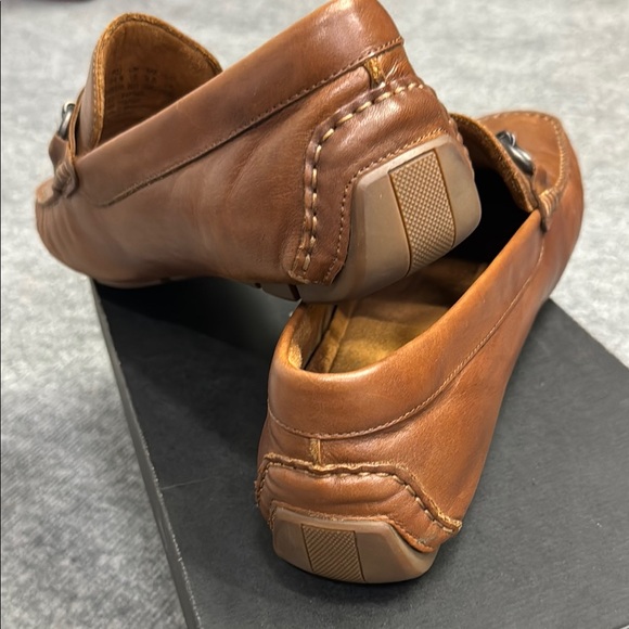 Kenneth Cole Leather Driving Moccasins with Chain Bit Detail - Picture 6 of 8